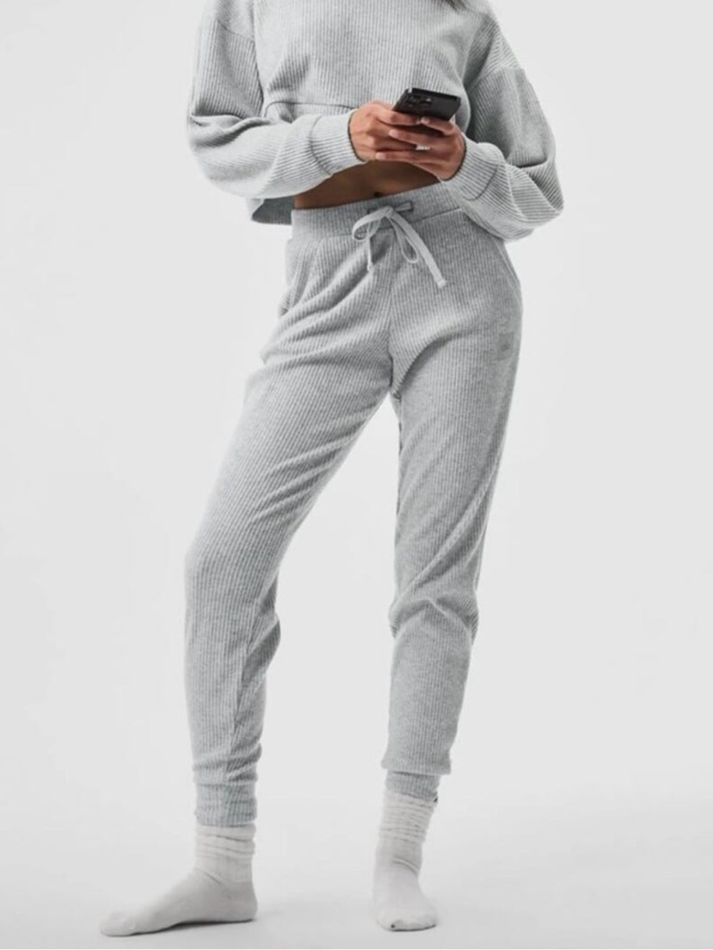 ALO YOGA
Muse Ribbed-Knit Jersey Sweatpants Size Medium